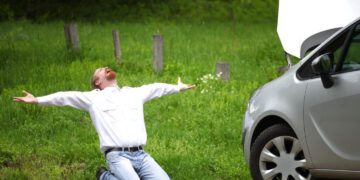 Sukčiai patys imituoja auto įvykį