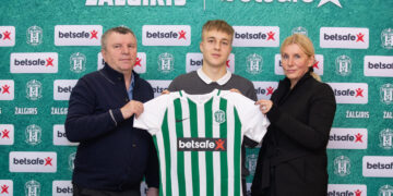 Pirmąją sutartį pasirašė G. Mikelaitis