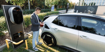 Jau šiemet prognozuoja lūžį elektromobilių rinkoje: kur Lietuvai dar reikia pasitempti