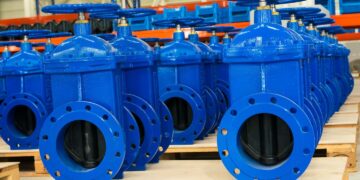 Į karo nuniokotą Ukrainą – „Vilniaus vandenų“ siunta vandentiekio ir nuotekų tinklams atkurti