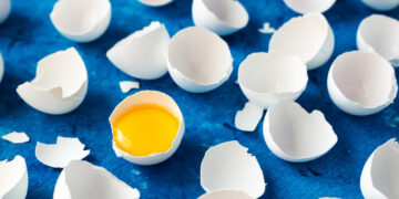 Tvaresnių ir pigesnių Velykų idėja: kaip galite panaudoti kiaušinių lukštus namuose