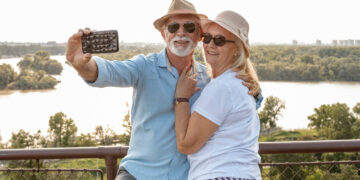 Amžiui nepavaldus kelionių troškimas: kur dažniausiai keliauja senjorai?