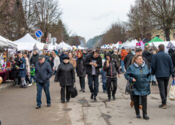 Nemenčinės Kaziuko mugė: verbos, riestainiai, meduoliai, mediniai šaukštai