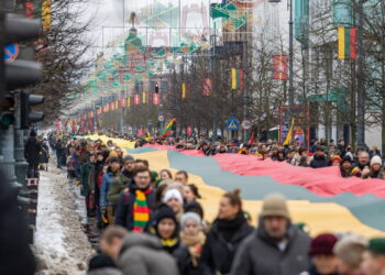 Kovo 11-oji Vilniuje: moksleivių apdovanojimai, nemokamos ekskursijos ir dainos ant istorinio Stalo kalno
