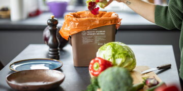 Maisto atliekoms rūšiuoti skirtas priemones bus galima atsiimti Kaziuko mugėje, šalia verslo centrų ir turgaviečių