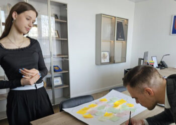 Savivaldybėje lankėsi pilietiški Lietuvos moksleivių sąjungos Trakų skyriaus savanoriai