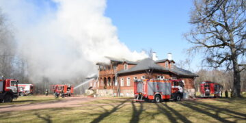 Vilkiškių dvare įsiliepsnojo gaisras