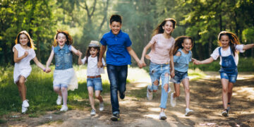 Lietuvoje mokiniai juda per mažai – kokią naudą teikia trumpi pasivaikščiojimai kasdien?