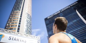 Jau devintą kartą paaiškės greičiausi legendinio bėgimo į dangoraižį „Europa“ dalyviai