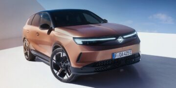 „Opel“ pristato stulbinantį naujos kartos „Grandland“ visureigį