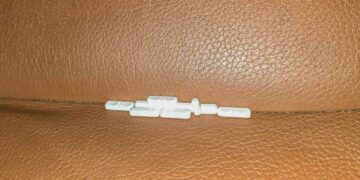 Jaunuolių BMW rastos įtariamai narkotinės medžiagos