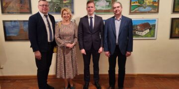 Rudaminos meno mokyklos mokinių dailės kūriniai parodoje Prahoje