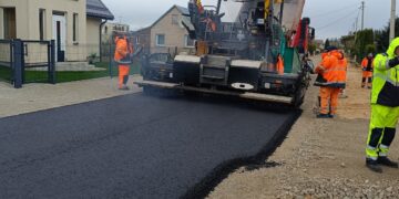 Toliau vykdomi kelių ir gatvių asfaltavimo darbai Vilniaus rajone