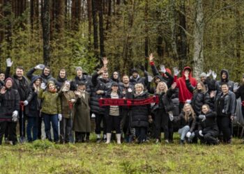 Vieningai už tvarią ateitį: Vilniaus „Rytas“ ir „Satchel“ prisijungė prie medžių sodinimo iniciatyvos