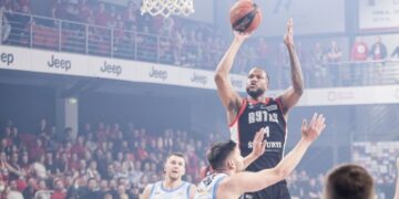 Efektingai ketvirtą kėlinį atidaręs „Rytas“ smogė „CBet“ ir priartėjo prie pusfinalio