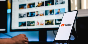 Lietuviai linkę būti ištikimi vienam socialiniam tinklui, trečdalis juose susivilioja reklamomis