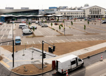 Svarbūs pokyčiai: nuo pirmadienio atidaroma rekonstruota aikštelė trumpiems automobilių sustojimams