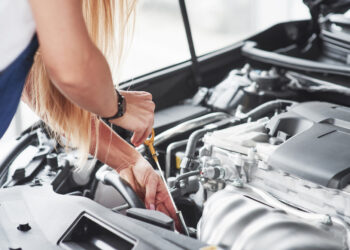 Kada reikėtų keisti variklio alyvą ir kitus skysčius