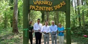 Lankytojų laukia atnaujintas Varnikų takas
