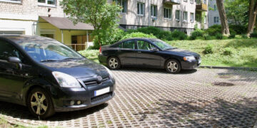 Vilniuje tvarkomi daugiabučių kiemai, įrengiamos 49 aikštelės