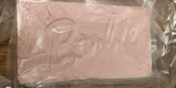 Sunaikintas didžiulis narkotikų platinimo taškas, kartu su „moterišku kokainu“