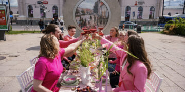 Nuo Vilniaus iki Liublino nusidriekė ilgiausias pasaulyje šaltibarščių stalas