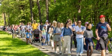 Vilniuje paminėta Pasaulinė mamų psichikos sveikatos diena: eisenoje žygiavo per 1 tūkst. žmonių