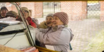 Į kaimus maistą vežiojantis Rolandas: „Seni žmonės ten užmiršti“