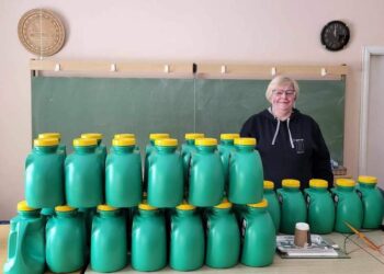 Šalčininkiečiai pranoko lūkesčius: talpas aliejaus atliekoms pripildė neįtikėtinai greitai