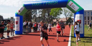 Bėgimo varžybos Nemenčinėje, skirtos Konstitucijos dienai paminėti