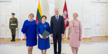 Ordino „Už nuopelnus Lietuvai“ medaliu apdovanotos trys mamos iš Vilniaus rajono