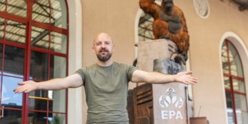 Vilniaus geležinkelio stotyje – nauja skulptūra su svarbia žinute