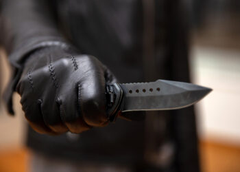 Vilniaus bare brutaliai peiliu sužalotas žmogus