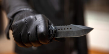 Vilniaus bare brutaliai peiliu sužalotas žmogus