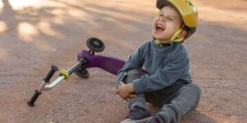 Vaikai vasarą susižaloja kelis kartus dažniau: ką daryti įvykus nelaimei