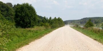 Vilniaus rajone dalis žvyrkelių bus laistomi dulkėtumą mažinančiomis priemonėmis