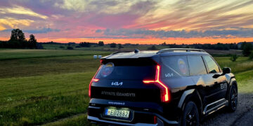 Dviem elektromobiliais žymiai pagerino važiavimo aplink Lietuvą rekordą