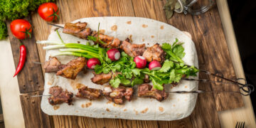 Laiko patikrinti patarimai: padės nepersivalgyti įsibėgėjus grilio sezonui