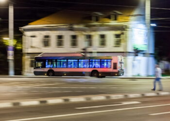 Į Vilniaus gatves sugrįžta naktiniai autobusai