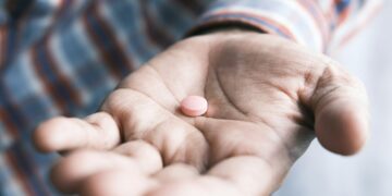 Vaistų nuo skausmo poveikis: įvardijo, kuri veiklioji medžiaga ypač pavojinga kepenims