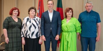 Meras pasveikino Prezidento ordinu apdovanotus Vilniaus rajono tėvus