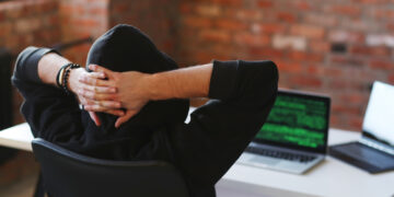 Mitai ir tiesa apie finansinius sukčius: ar į foliją įvyniota kortelė gali apsaugoti?