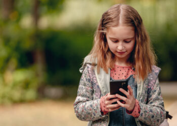 Telefonas vaikui: būtinybė ar prabanga? Patarimai pirmajam įrenginiui
