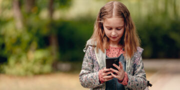 Telefonas vaikui: būtinybė ar prabanga? Patarimai pirmajam įrenginiui