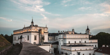 Kadaise didingos valdovų rūmų kolekcijos po kruopelę atkuriamos parodoje