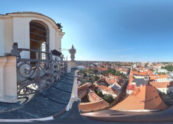 Sutvarkyti Vilniaus universiteto stogai: teko derintis ir prie diplomų teikimo šventės, ir prie JAV prezidento kalbos