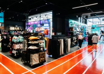 Šalia „Akropolio“ įsikūrė nauja didžiulė sporto prekių parduotuvė