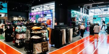 Šalia „Akropolio“ įsikūrė nauja didžiulė sporto prekių parduotuvė