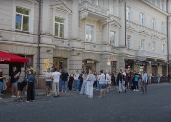 Pasaulyje garsus tinklaraštis „Yes Theory“ aiškinosi Vilniaus jaunimo laimės priežastis