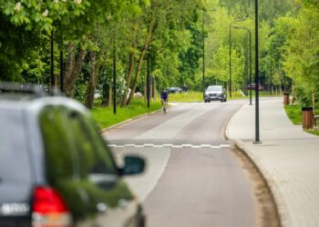 Dviračių gatvėje policija fiksavo pažeidimus
